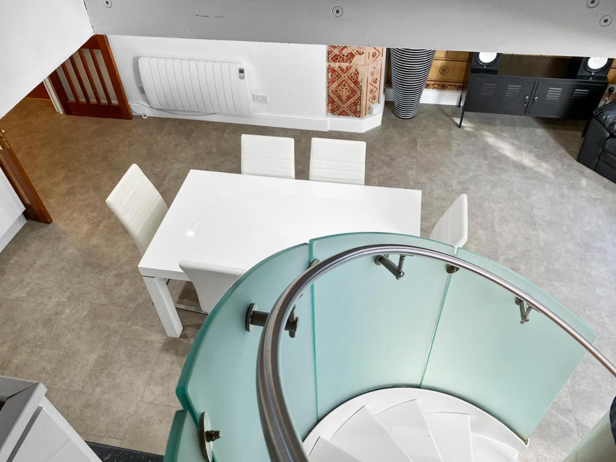 RARE Church Converted 1-Bed Apartment in London Exterior foto