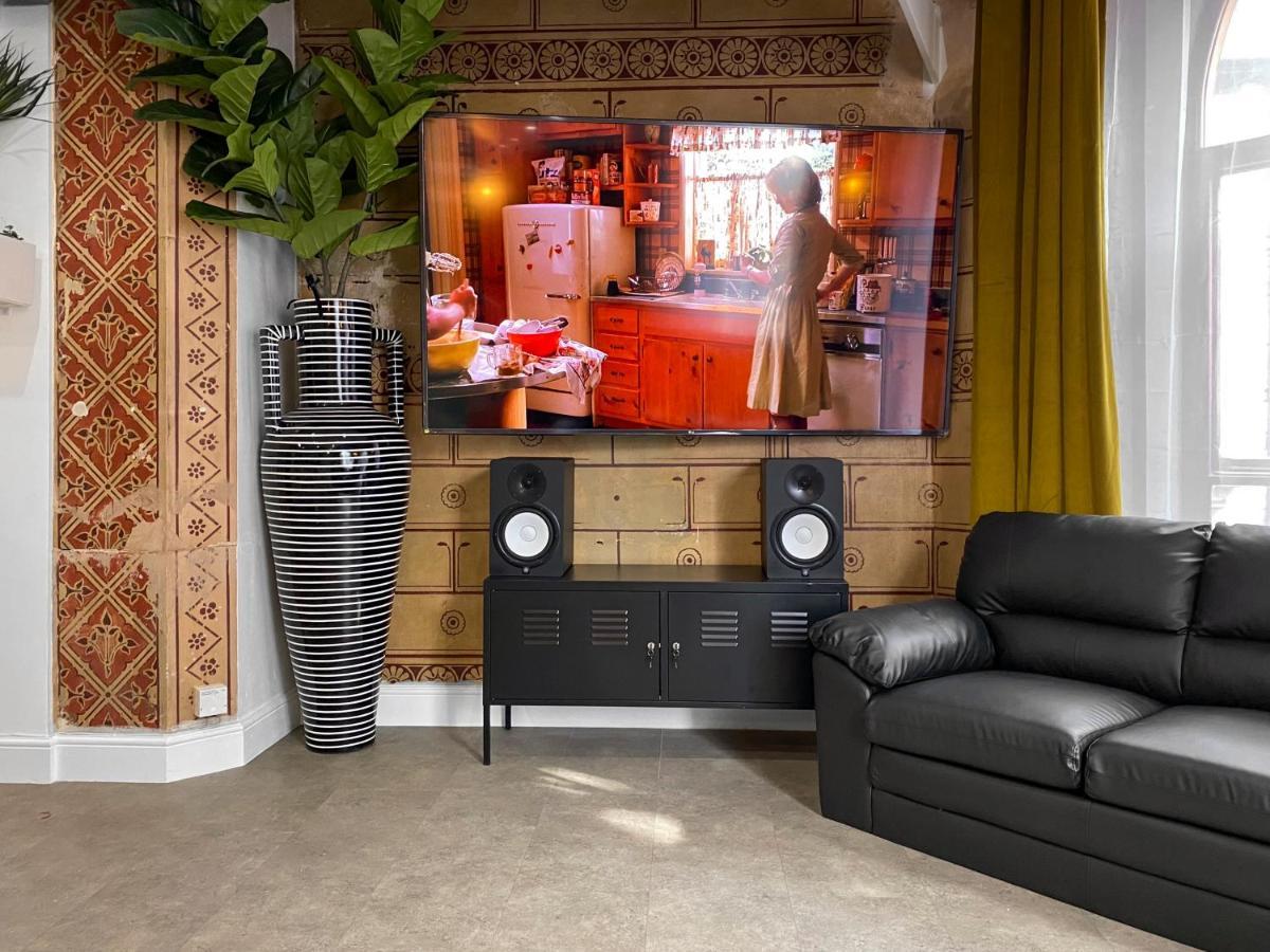 RARE Church Converted 1-Bed Apartment in London Exterior foto