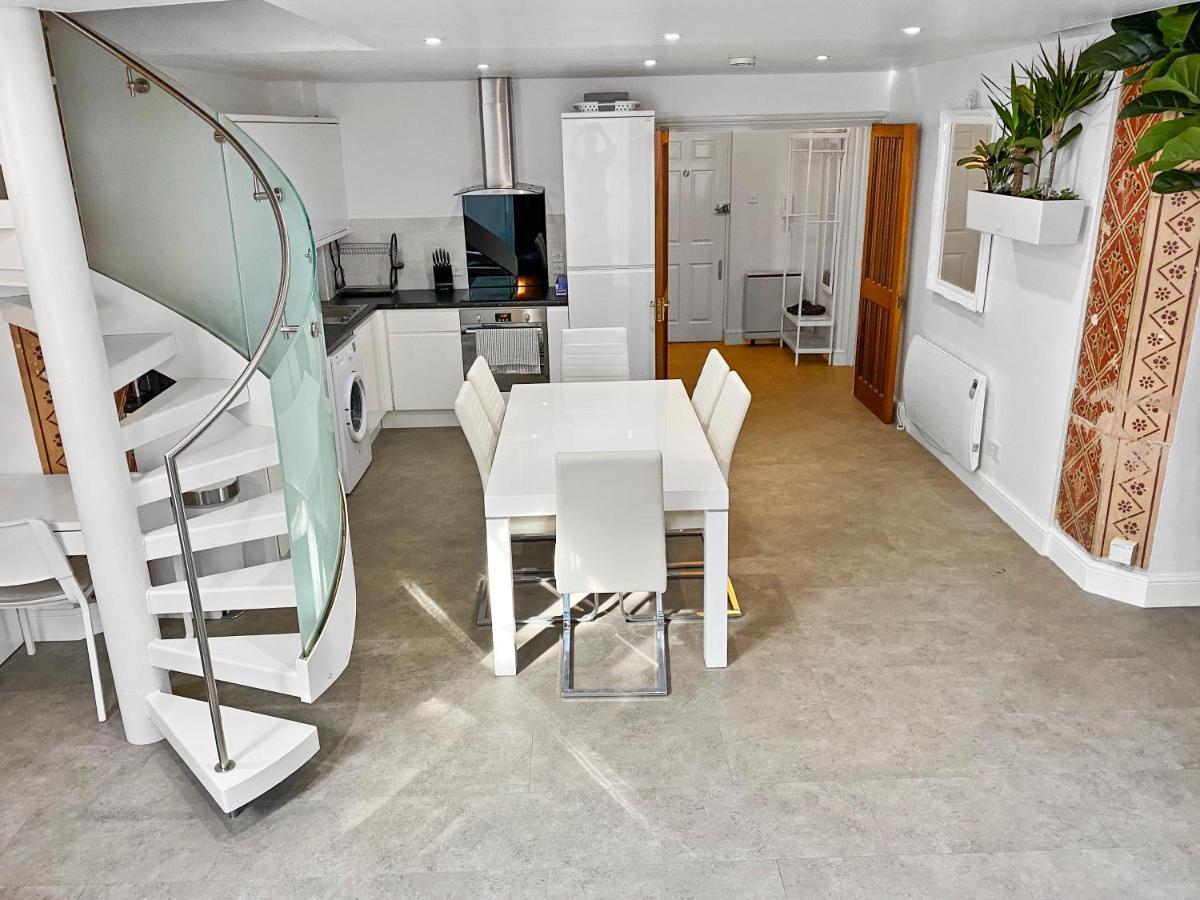 RARE Church Converted 1-Bed Apartment in London Exterior foto