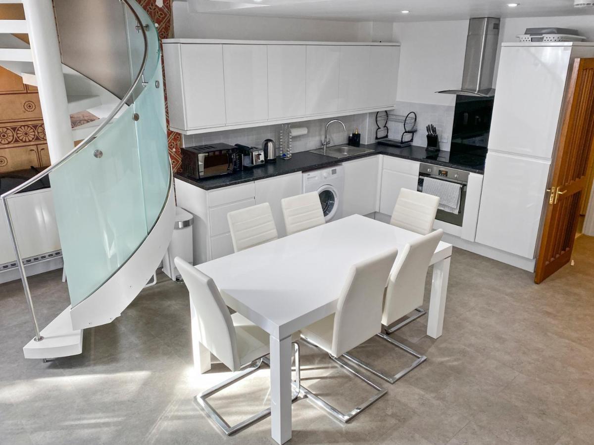 RARE Church Converted 1-Bed Apartment in London Exterior foto