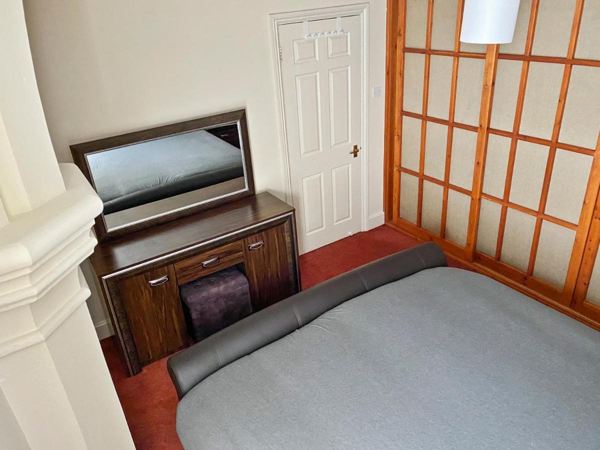 RARE Church Converted 1-Bed Apartment in London Exterior foto