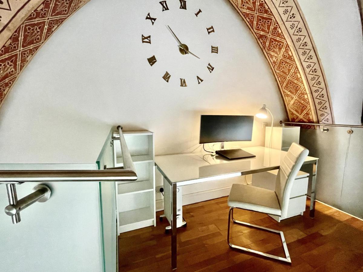 RARE Church Converted 1-Bed Apartment in London Exterior foto